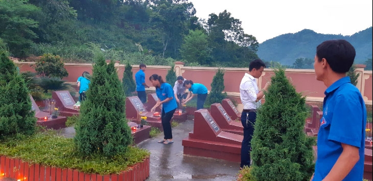 Những ngôi mộ 