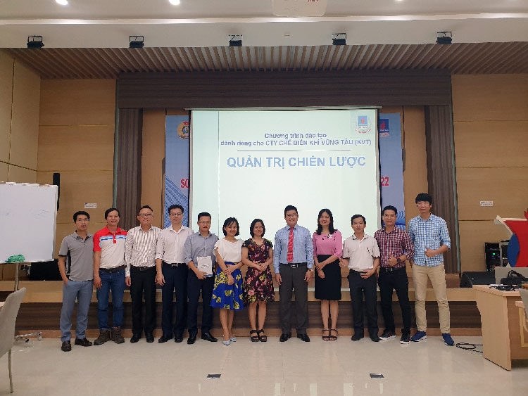 Làm việc tận tâm, học tập không ngừng