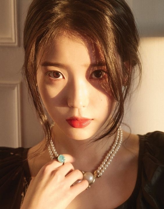 Sao Hàn ngày 6/3/2022: IU, Kim Go Eun quyên góp hàng trăm triệu won cho nạn nhân cháy rừng