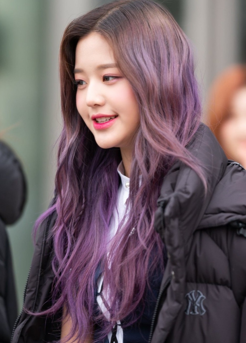 Đọ sắc dàn nữ idol K-pop trong màu tóc tím 