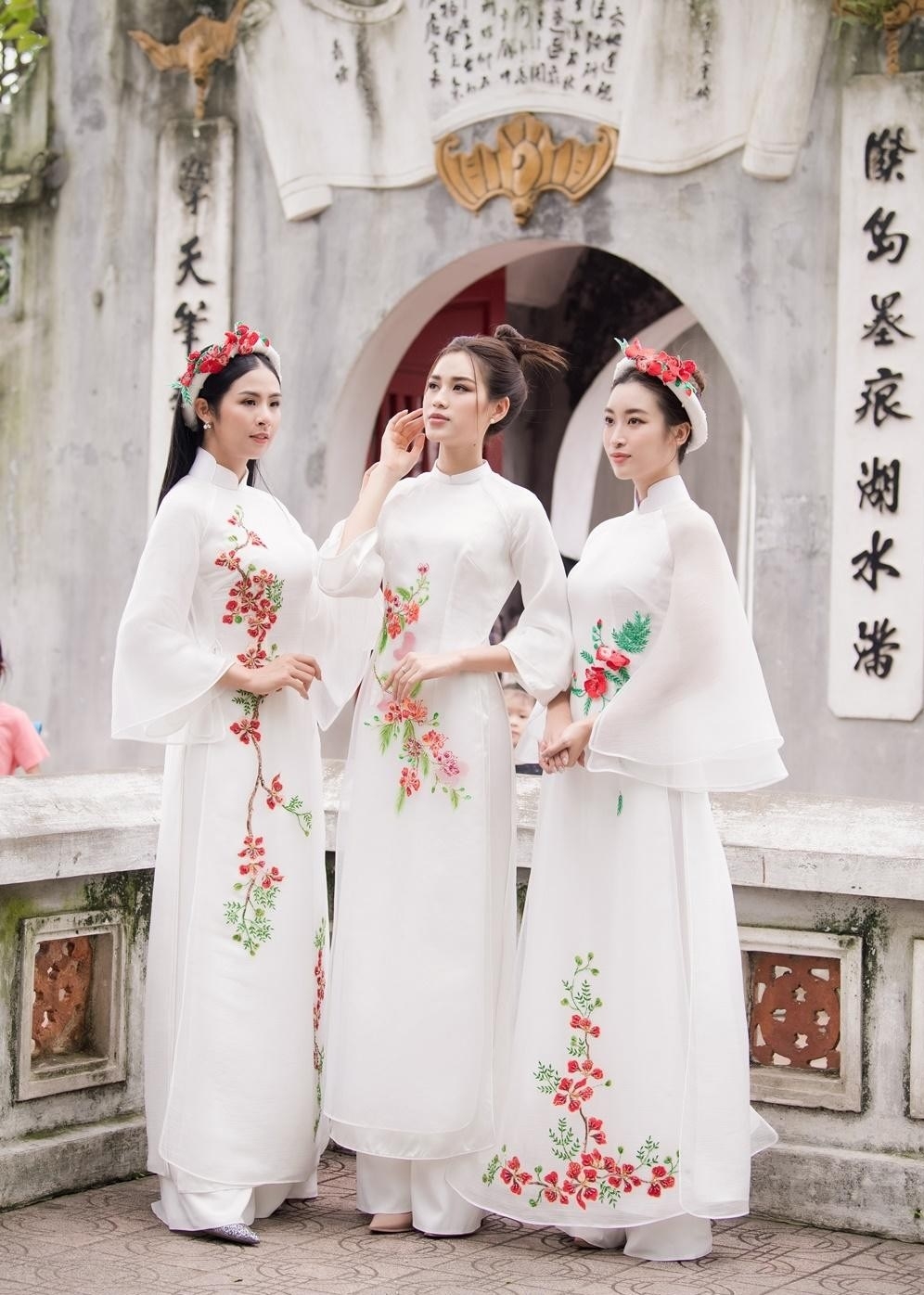 Sao Việt hôm nay 9/8: Chi Pu khoe nhan sắc 