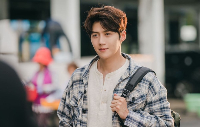 Sao Hàn ngày 24/10: Rộ tin Kim Seon Ho nhập viện sau loạt scandal tình ái