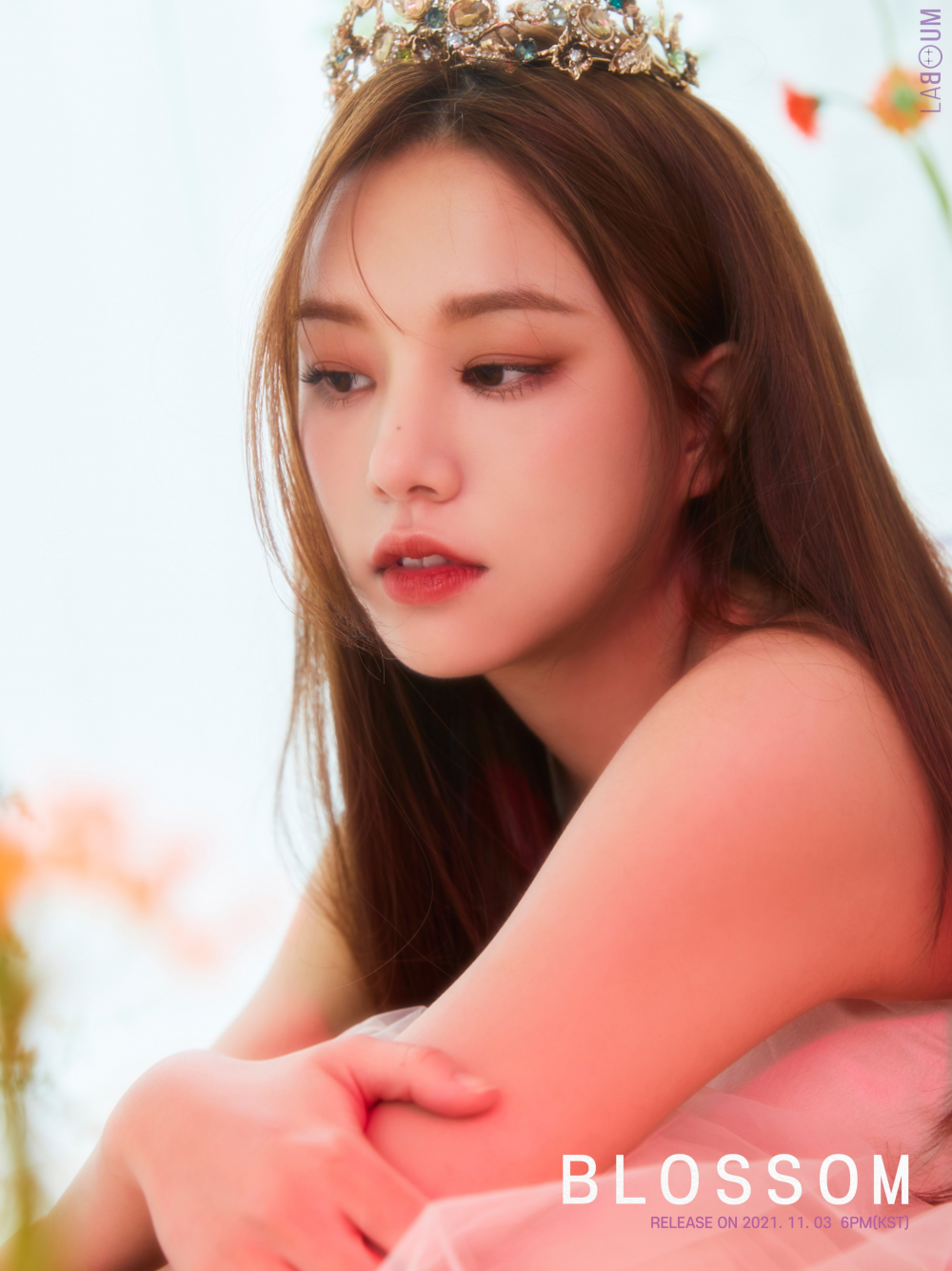 Sao Hàn ngày 24/10: Rộ tin Kim Seon Ho nhập viện sau loạt scandal tình ái
