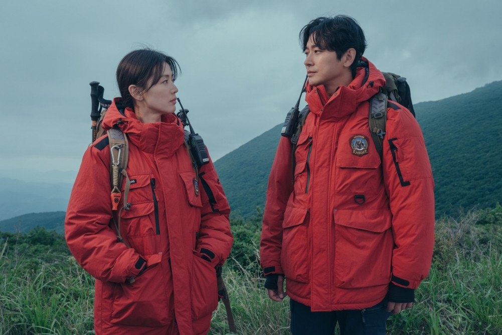 Sao Hàn ngày 26/10: Bom tấn tvN mới nhất “Jirisan” đạt rating công chiếu cao kỷ lục