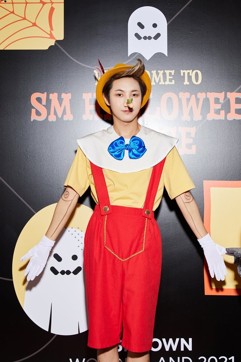 Các nghệ sĩ hàng đầu SM Entertainment tưng bừng dự tiệc Halloween 2021
