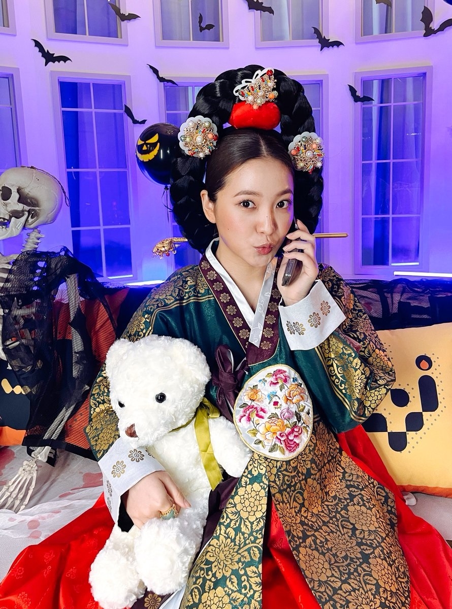 Các nghệ sĩ hàng đầu SM Entertainment tưng bừng dự tiệc Halloween 2021