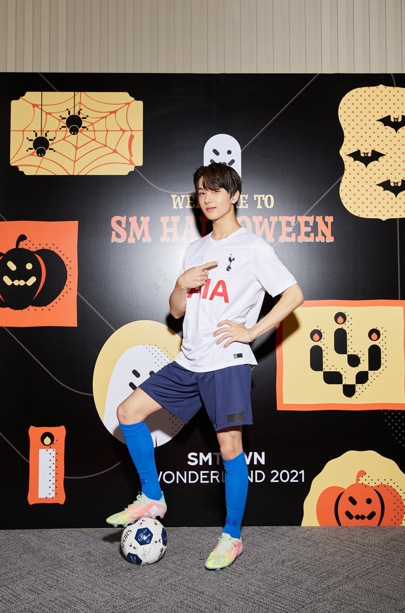 Các nghệ sĩ hàng đầu SM Entertainment tưng bừng dự tiệc Halloween 2021