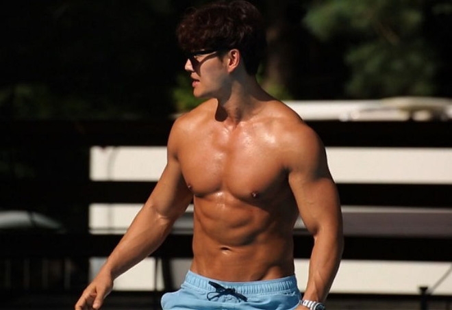 Kim Jong Kook lên tiếng bác bỏ cáo buộc lạm dụng thuốc tăng cơ bắp Steroid