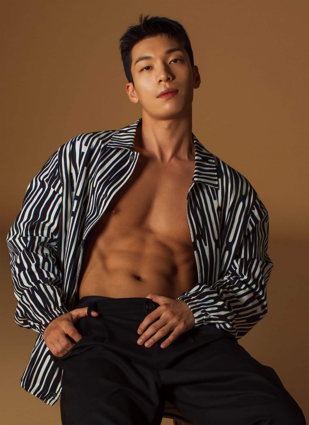 Sao Hàn ngày 13/11: Cặp đôi “Snowdrop” Jisoo và Jung Hae In tình tứ trên tạp chí Happer’s Bazaar