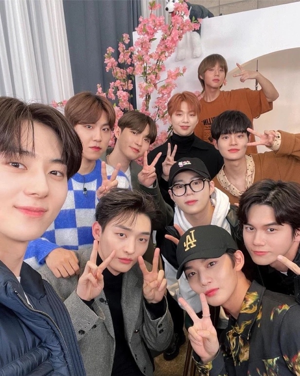 Sao Hàn ngày 28/11: Wanna One lần đầu tái hợp đầy đủ các thành viên sau gần 3 năm tan rã