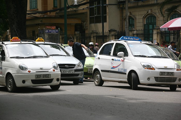gia cuoc taxi ha noi cao bat hop ly