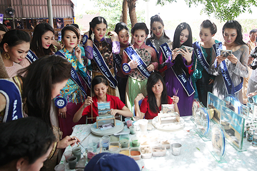 Thí sinh Hoa hậu Đại dương khoe dáng tại tháp Chàm 