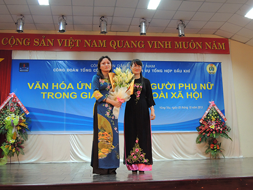 Kéo thả ảnh vào nội dung biên tập