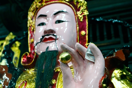 Tiền lễ vẫn đặt nhầm chỗ