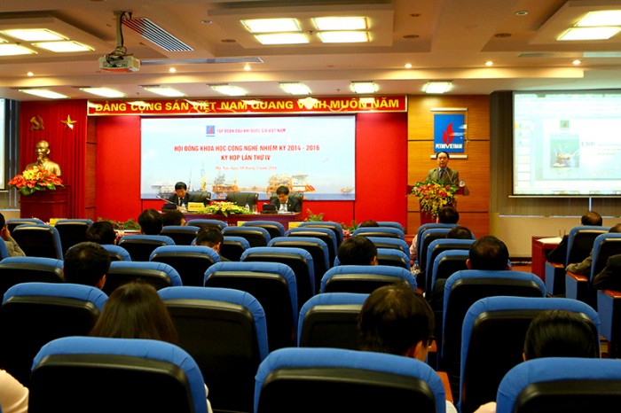 tim kiem cac giai phap ung pho voi gia dau suy giam