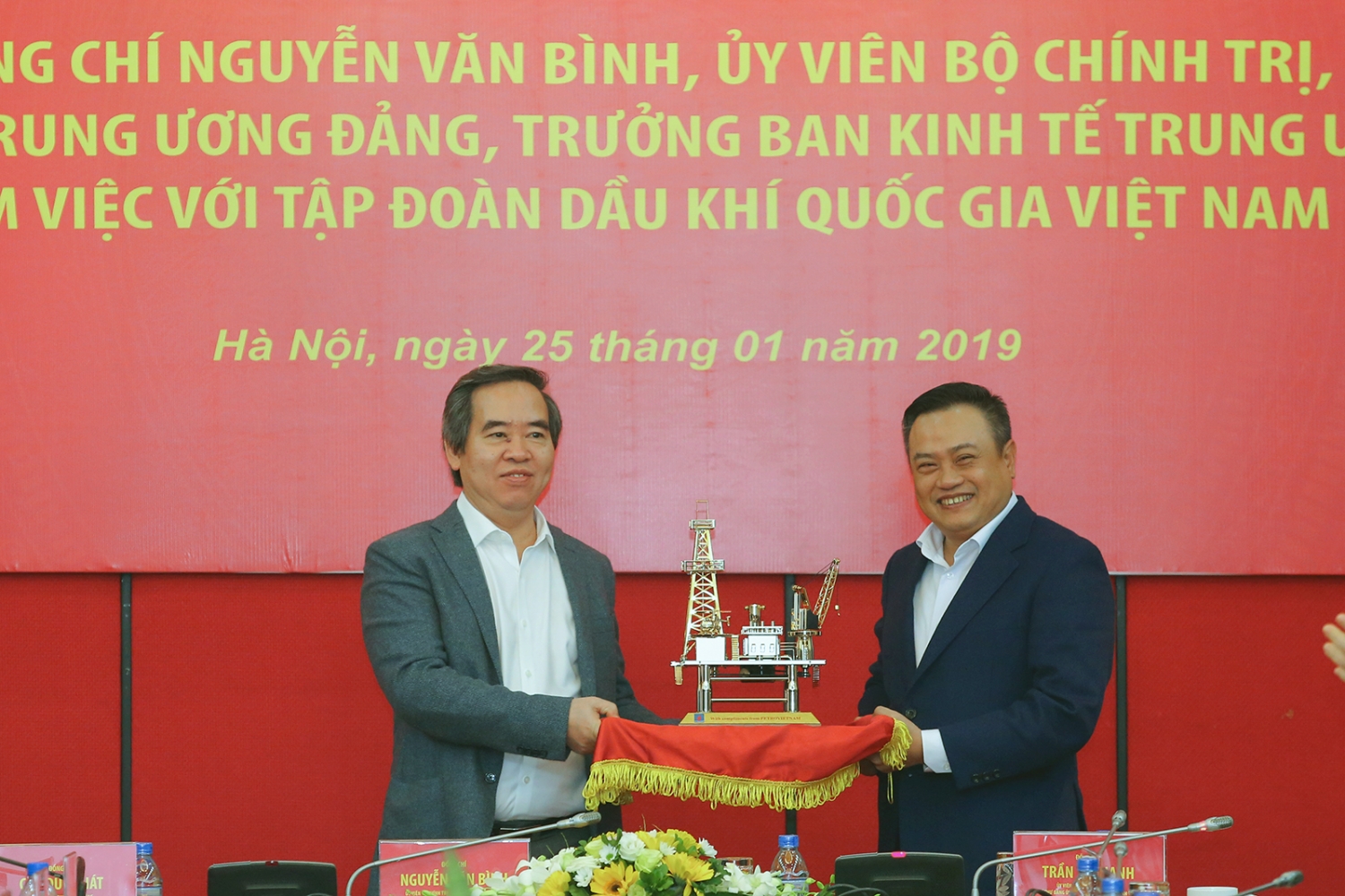 nganh dau khi dong gop tich cuc cho quan ly kinh te vi mo