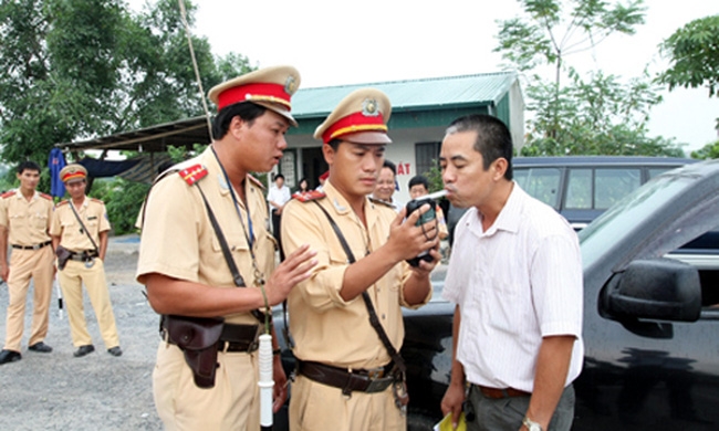 csgt huy dong toi da luc luong xu ly vi pham nong do con trong dip tet canh ty