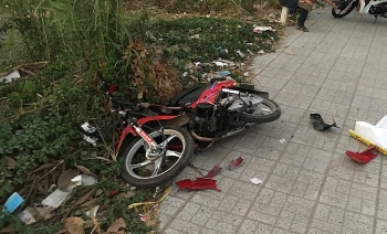 Người đàn ông tử vong sau khi đâm xe vào cột điện