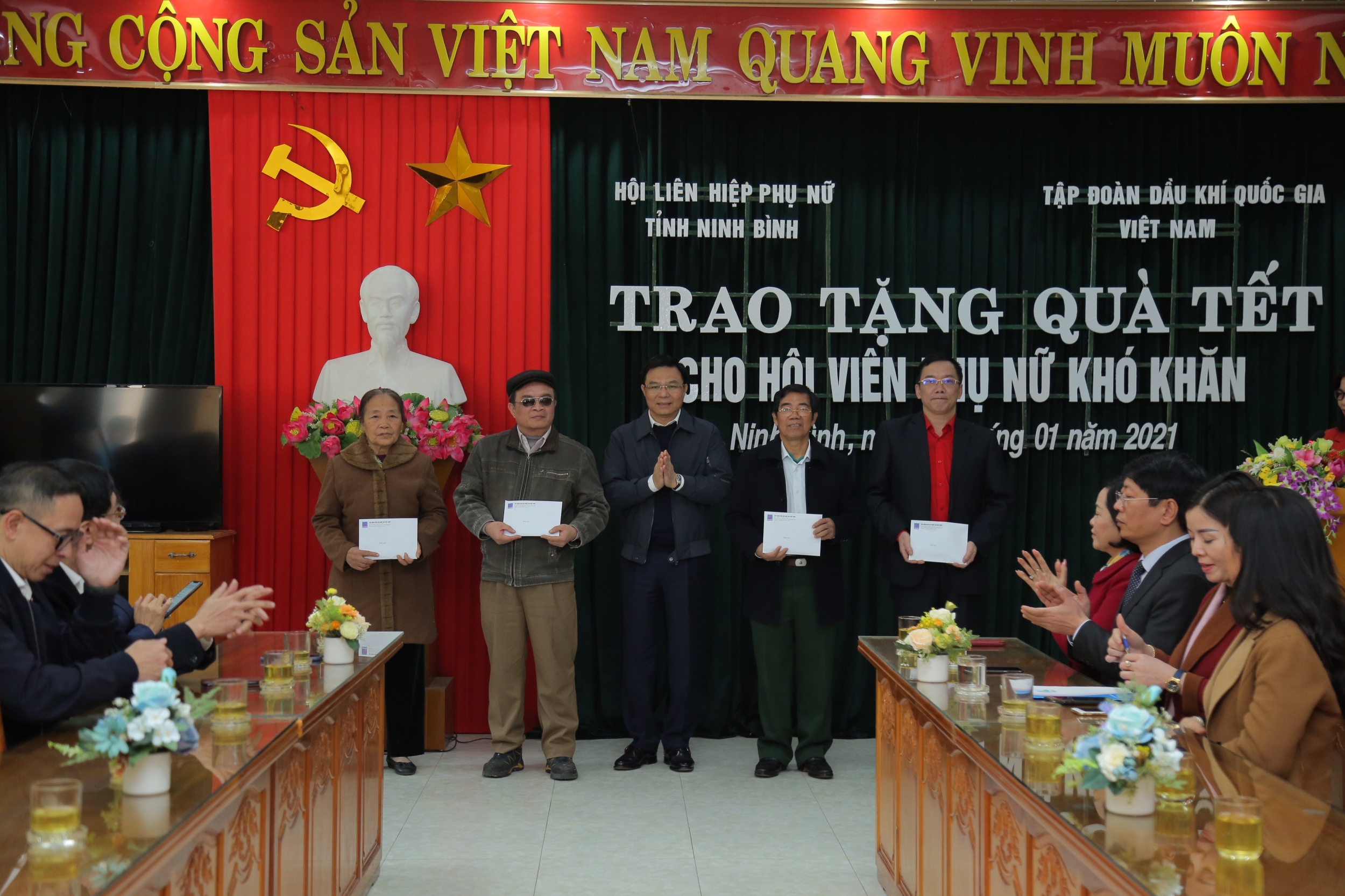 Tấm lòng người dầu khí chia sẻ với người nghèo tỉnh Ninh Bình