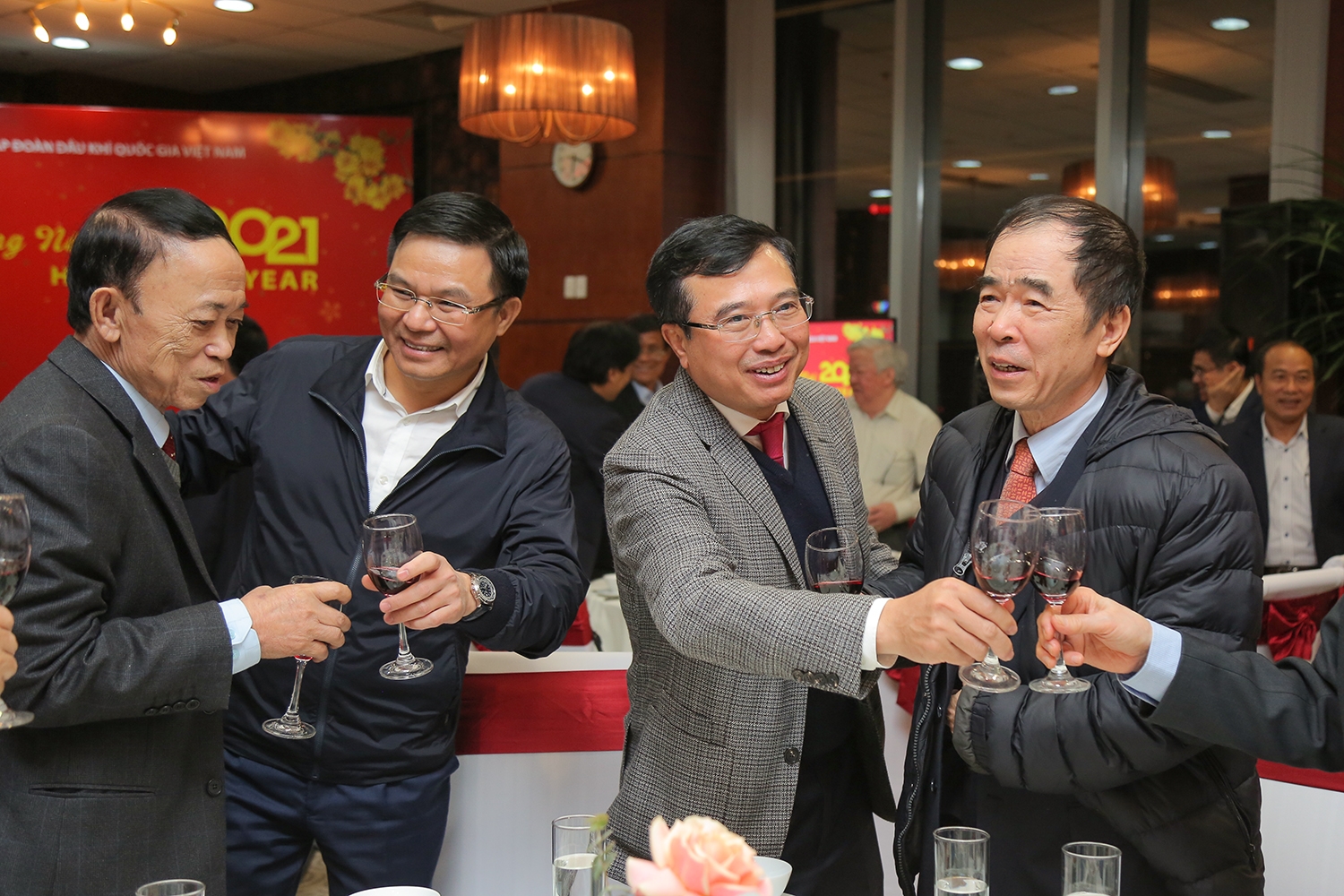Petrovietnam gặp mặt nguyên lãnh đạo qua các thời kỳ Petrovietnam gặp mặt, tri ân nguyên lãnh đạo Tập đoàn các thời kỳ