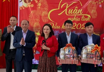 Chủ tịch CĐ DKVN thăm, chúc Tết, động viên người lao động Thuỷ điện Hủa Na