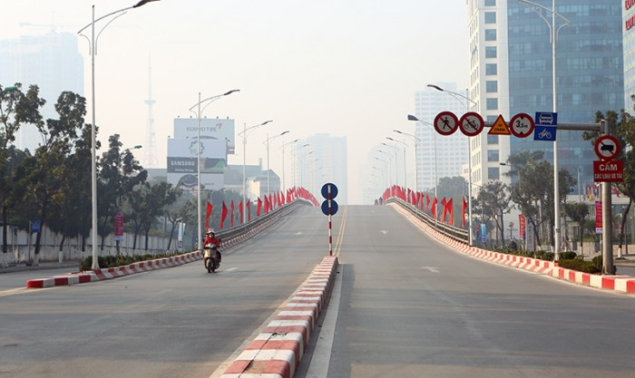 [Chùm ảnh] Phố Hà Nội vắng yên sáng đầu năm