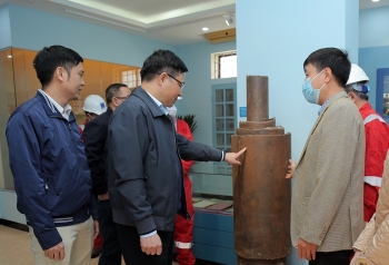 Tổng Giám đốc Petrovietnam Lê Mạnh Hùng thăm Khu lưu niệm Công trình khai thác dầu khí đầu tiên