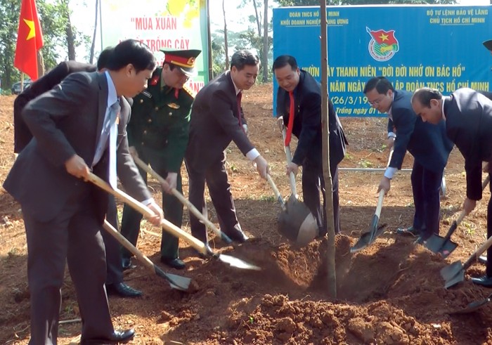 khoi dong tet trong cay va thang thanh nien 2016