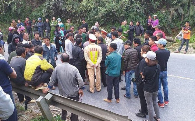 Người thân gặp tai nạn, họ hàng kéo ra đòi bồi thường 400 triệu đồng nguoi than gap tai nan hang tram nguoi keo ra doi boi thuong 400 trieu