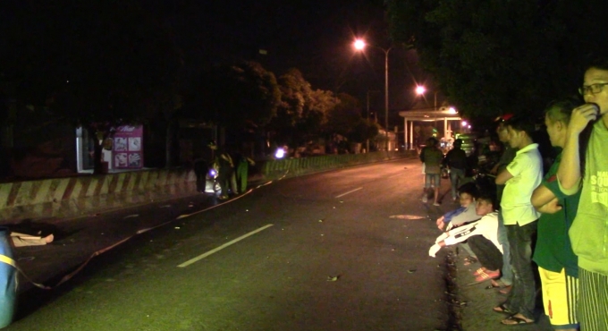Đâm vào dải phân cách trong đêm, một người tử vong tại chỗ dam vao dai phan cach trong dem mot nguoi dan ong tu vong tai cho