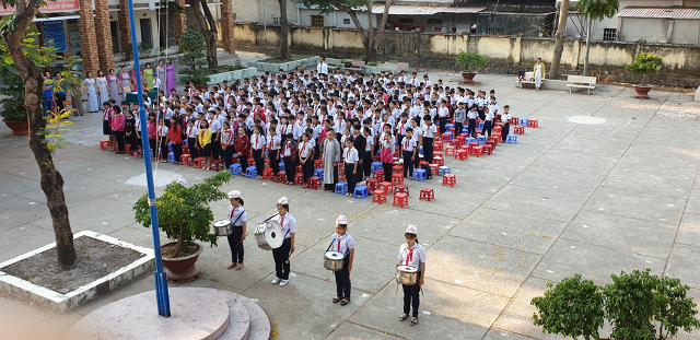 doan thanh nien xi nghiep dia vat ly gieng khoan trao hoc bong cho cac em hoc sinh ngheo hoc gioi