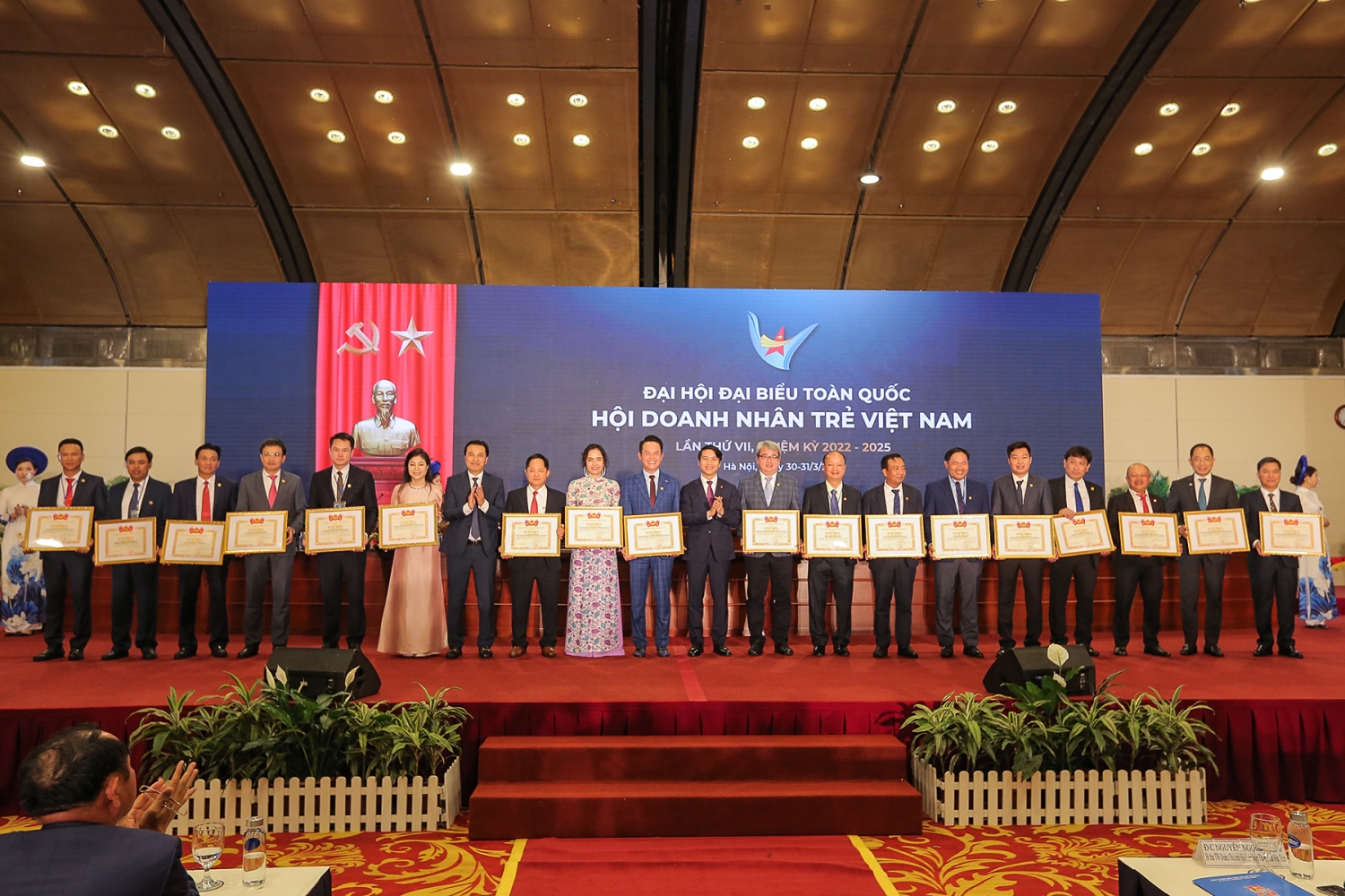 2 doanh nhân Dầu khí tham gia Ủy ban Trung ương Hội Doanh nhân trẻ Việt Nam khóa VII 2 doanh nhân Dầu khí tham gia Ủy ban Trung ương Hội Doanh nhân trẻ Việt Nam khóa VII