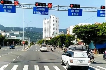 Đoàn xe của Tập đoàn Trung Nguyên bị phạt hành chính vì vượt đèn đỏ