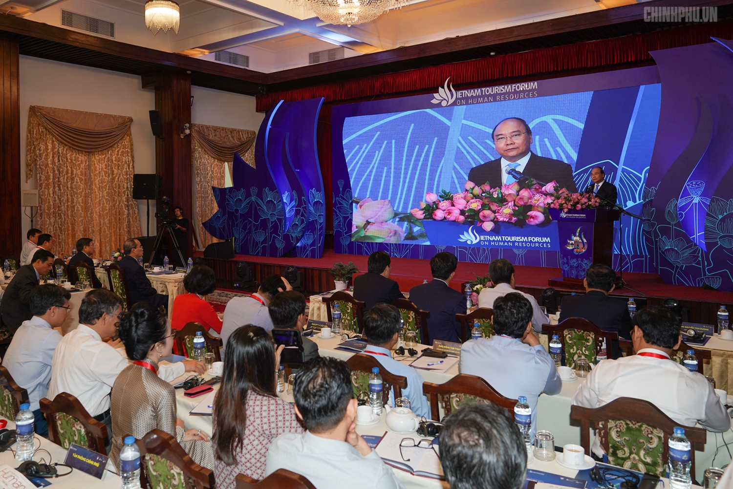 Nguồn nhân lực đóng vai trò then chốt trong ngành du lịch nguon nhan luc dong vai tro then chot trong nganh du lich