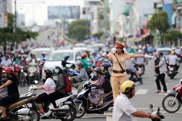 cong bo cac duong day nong phan anh tinh hinh atgt dip nghi le 304 15