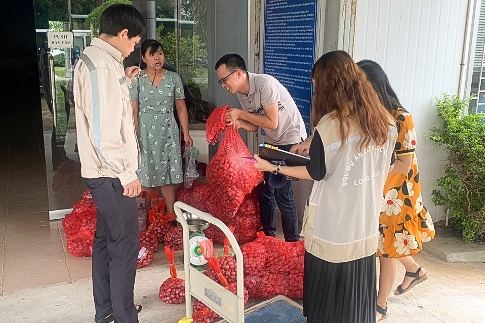 Công đoàn Ban QLDA Điện lực Dầu khí Long Phú 1 hưởng ứng lời kêu gọi “Giải cứu hành tím Vĩnh Châu”