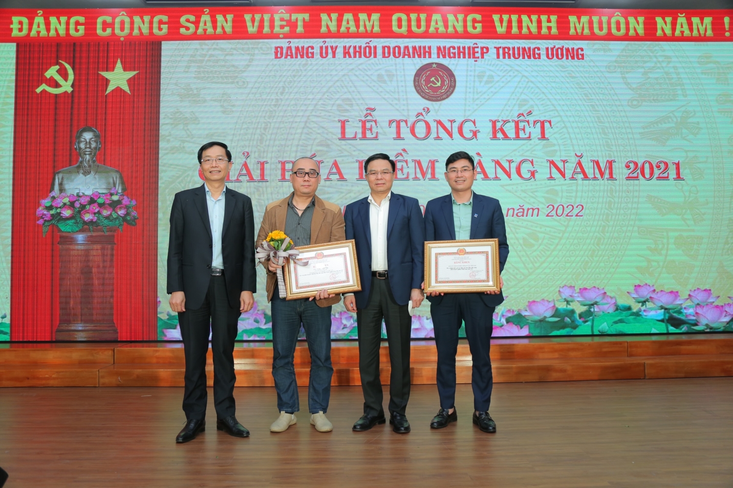 Tạp chí Năng lượng Mới đạt giải Nhất Giải báo chí Búa liềm vàng Khối Doanh nghiệp Trung ương năm 2021