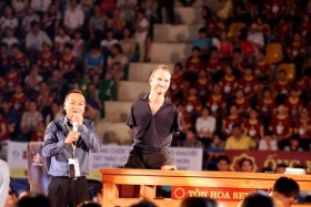 “Chàng trai kì diệu” gặp gỡ trẻ em có hoàn cảnh đặc biệt tại Hà Nội