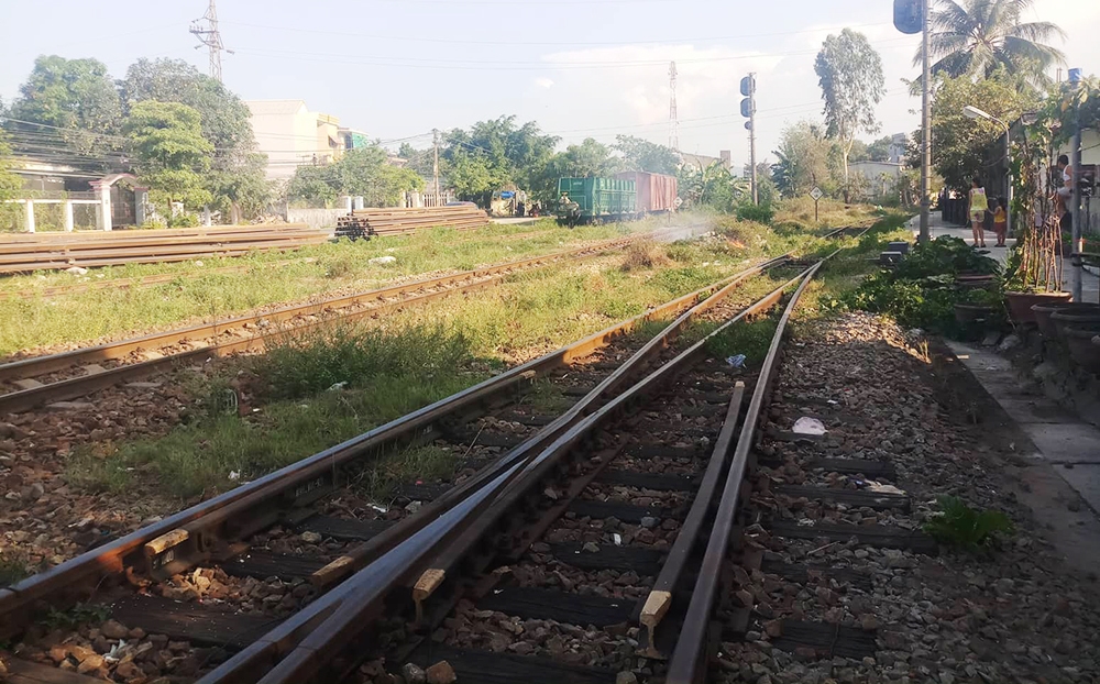 nam tren duong ray nam thanh nien bi tau hoa dam tu vong