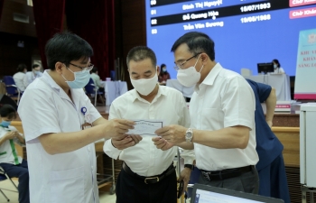 CBCNV Cơ quan Tập đoàn tham gia tiêm vắc xin phòng Covid-19
