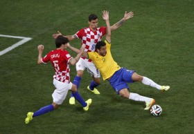 Nhìn lại trận đấu mở màn của World Cup 2014
