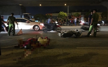 Hà Nội: Xe máy đi ngược chiều, đâm chết người rồi bỏ trốn