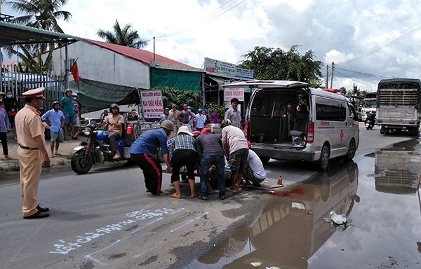 di nhan qua tu thien ve gia dinh 3 nguoi bi xe tai dam