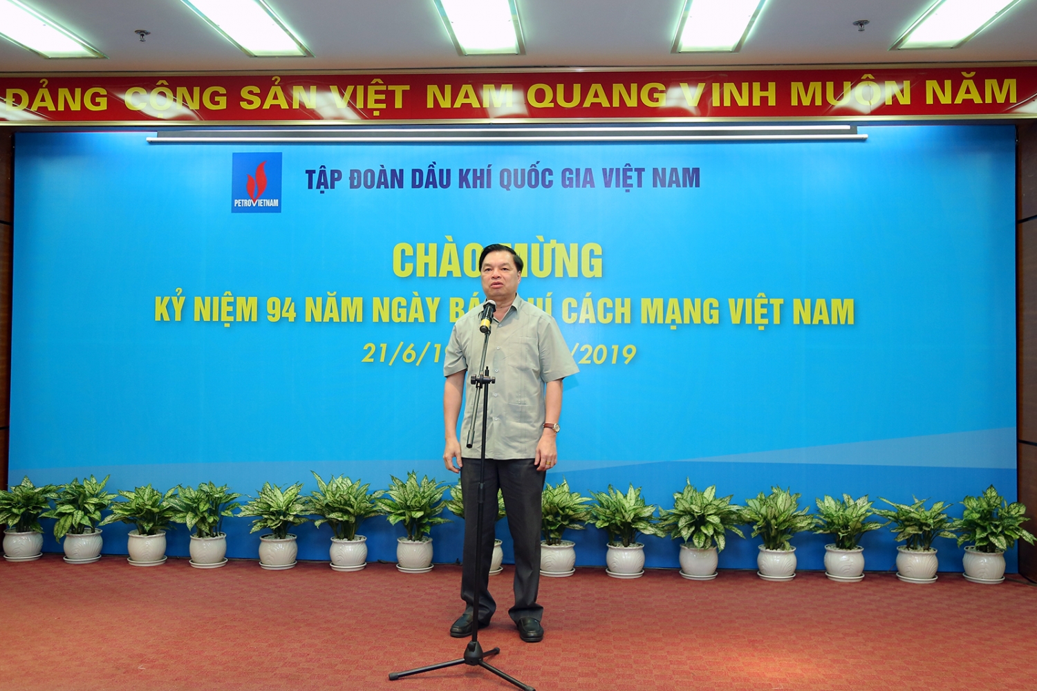 pvn gap mat cac nha bao nhan ky niem 94 nam ngay bao chi cach mang viet nam