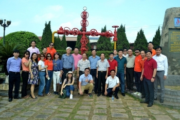 Đoàn Đại biểu Đại hội Đảng bộ PVEP lần III về nguồn tại mỏ Tiền Hải C