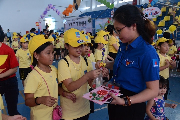 Tuyên dương 700 học sinh giỏi là con của CBCNV BSR tuyen duong 700 hoc sinh gioi la con cua cbcnv bsr 508365