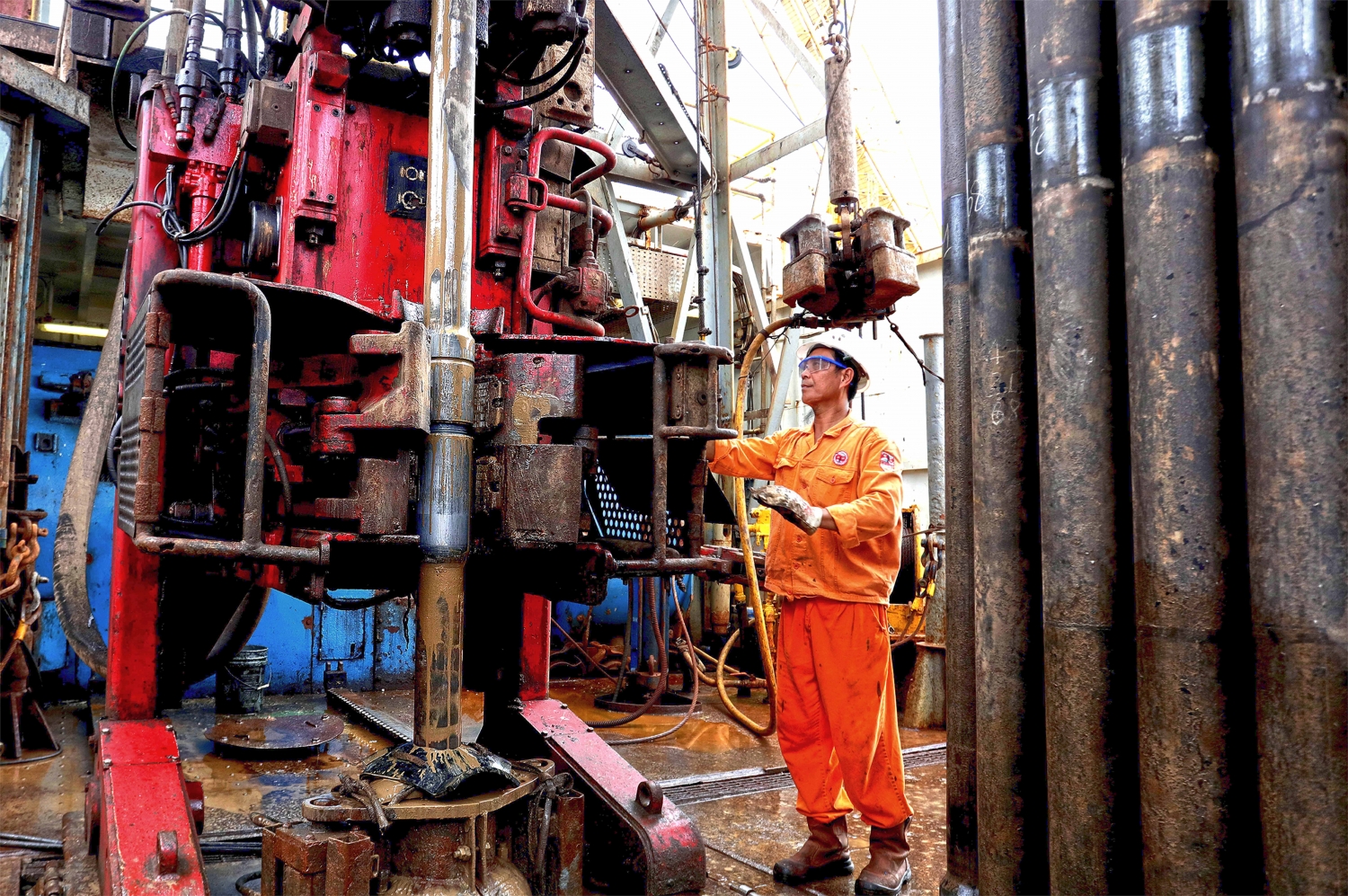 vietsovpetro dua 6 gieng moi vao khai thac nop nsnn 5129 trieu usd
