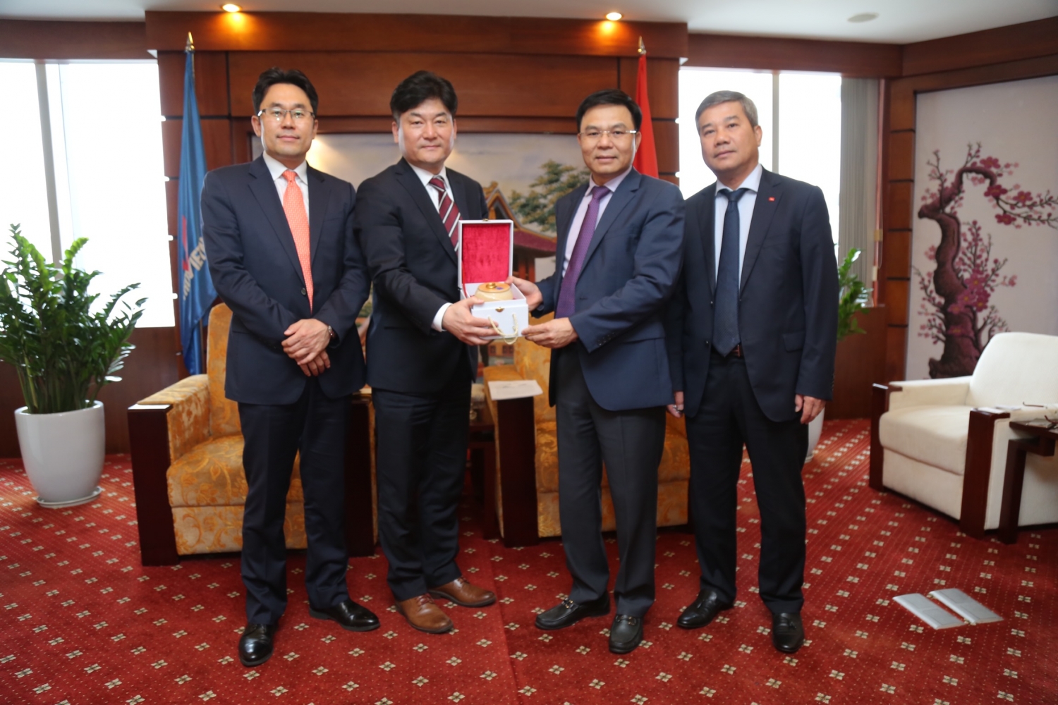 tong giam doc petrovietnam le manh hung tiep lanh dao tap doan doosan han quoc