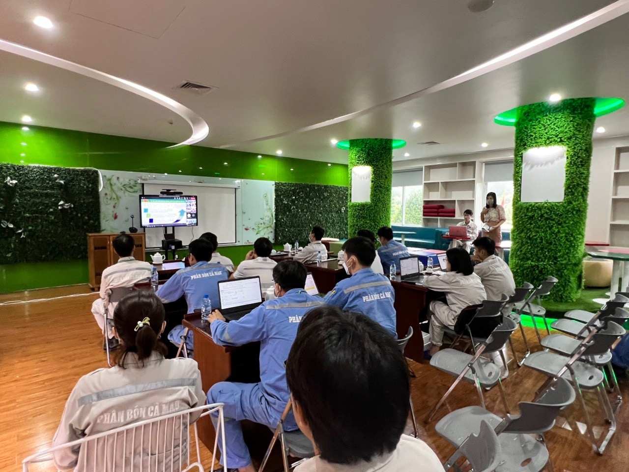 Đảng ủy Tập đoàn Dầu khí Quốc gia Việt Nam tổ chức học tập quán triệt Đảng ủy Tập đoàn Dầu khí Quốc gia Việt Nam tổ chức học tập quán triệt