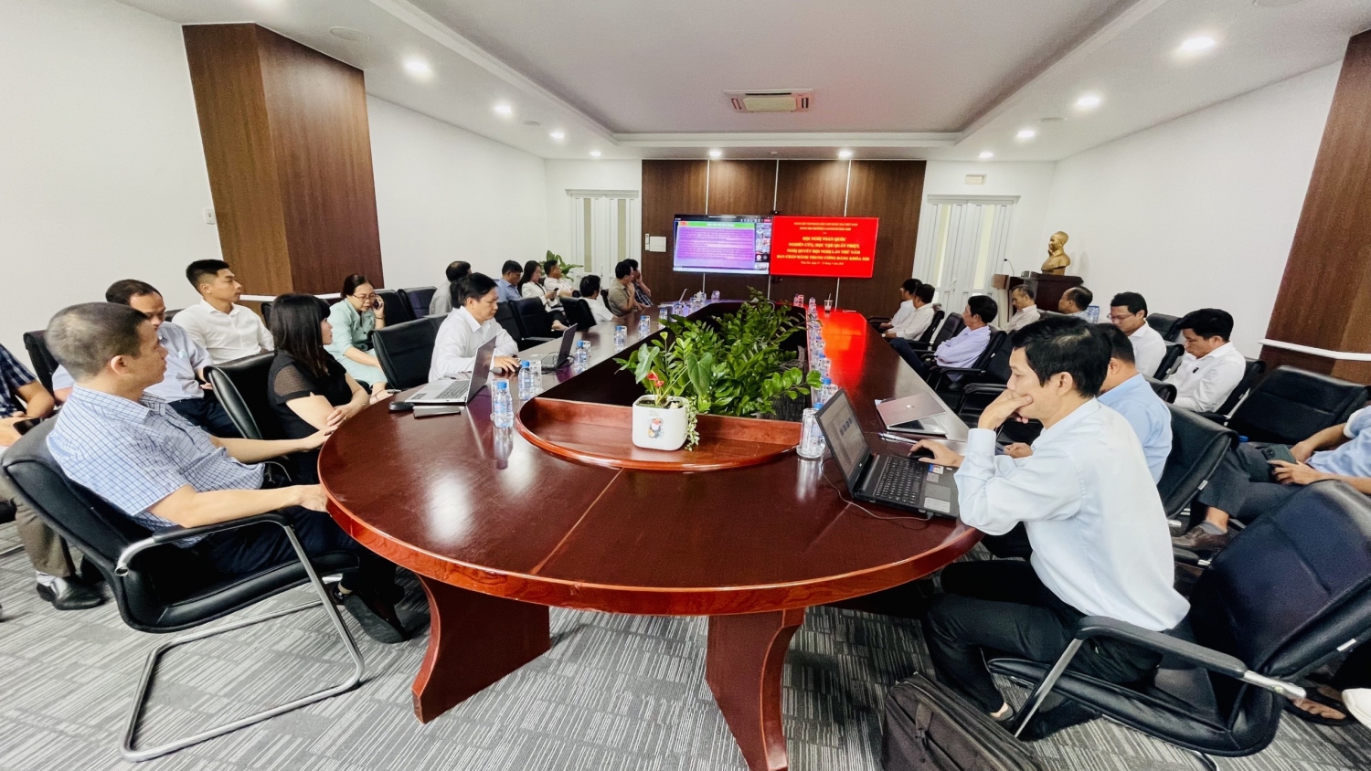 Đảng ủy Tập đoàn Dầu khí Quốc gia Việt Nam tổ chức học tập quán triệt Đảng ủy Tập đoàn Dầu khí Quốc gia Việt Nam tổ chức học tập quán triệt